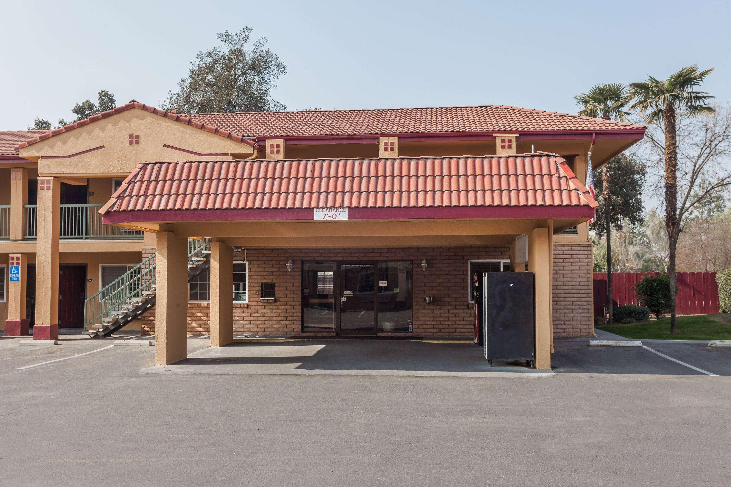 Super 8 By Wyndham Visalia Hotel Ngoại thất bức ảnh
