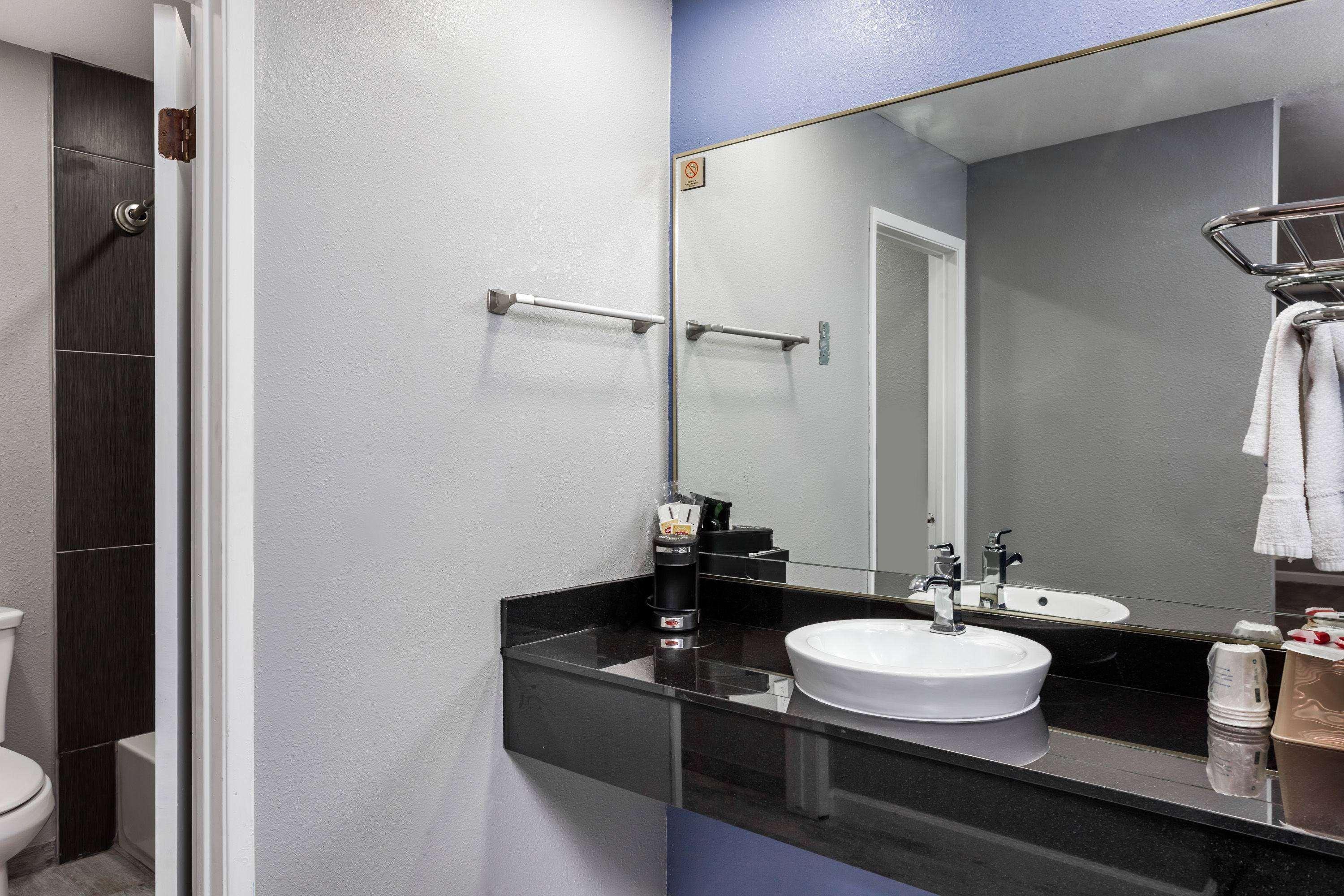 Super 8 By Wyndham Visalia Hotel Ngoại thất bức ảnh
