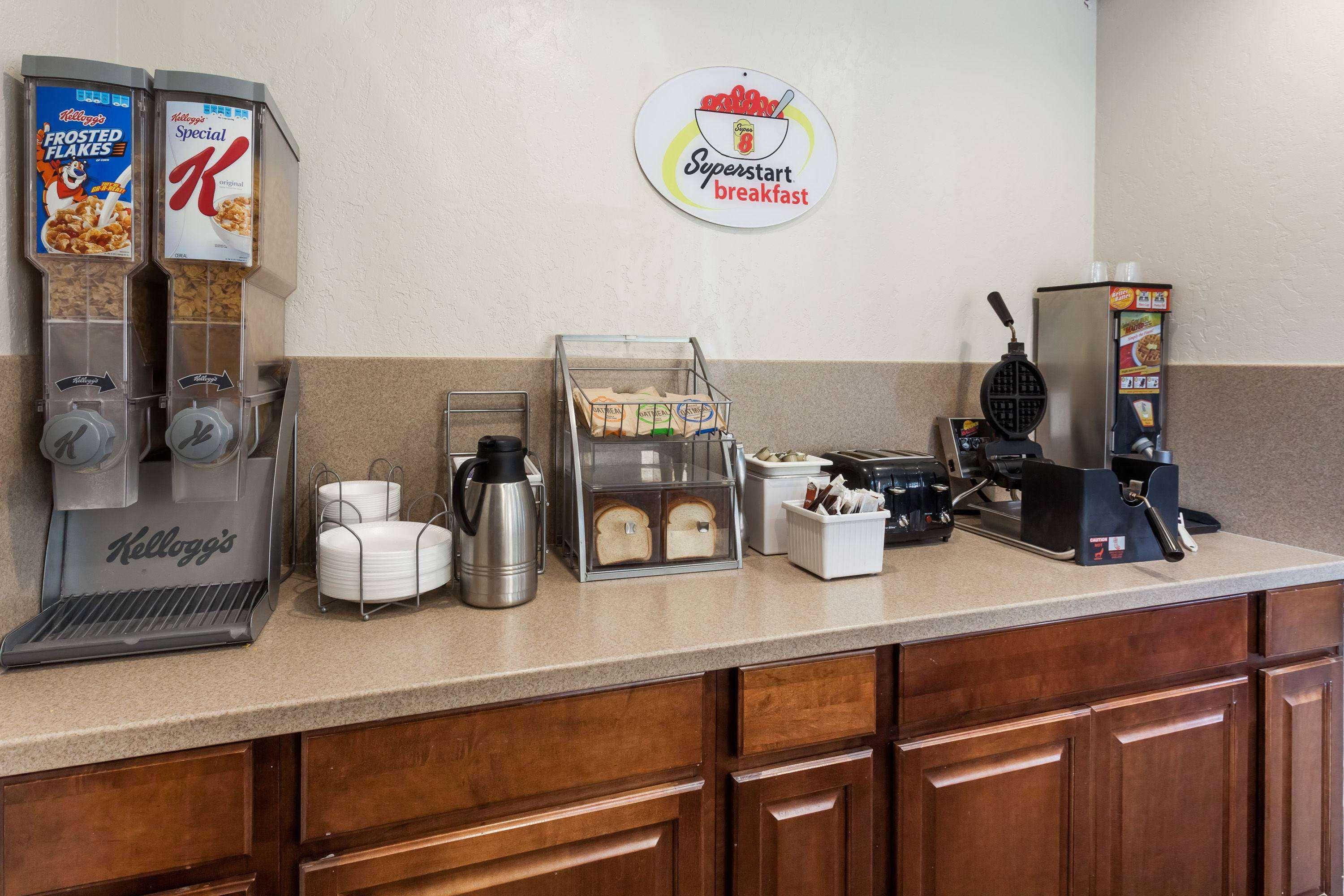 Super 8 By Wyndham Visalia Hotel Ngoại thất bức ảnh